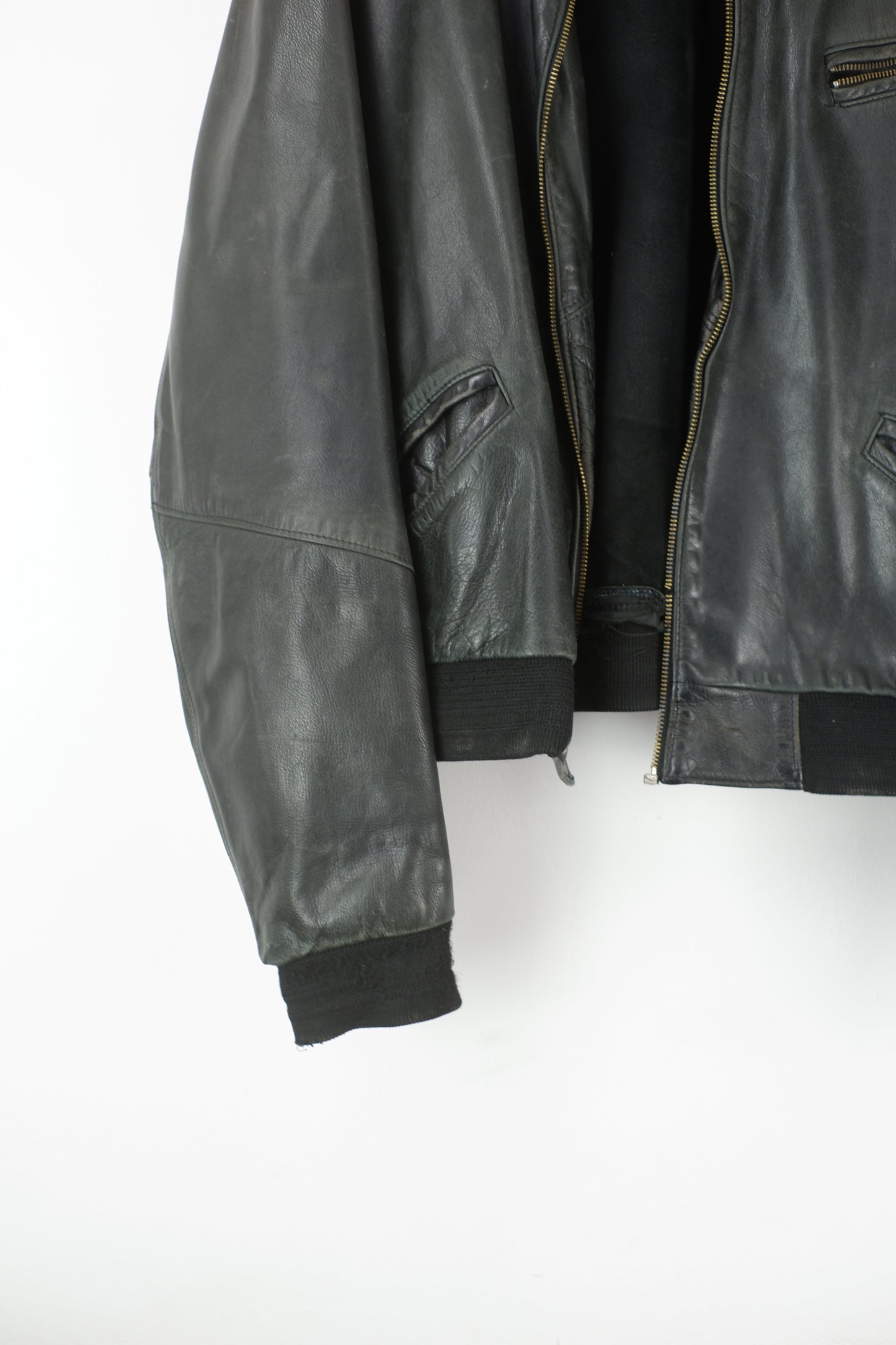 Vtg Bomber / classic black leather jacket