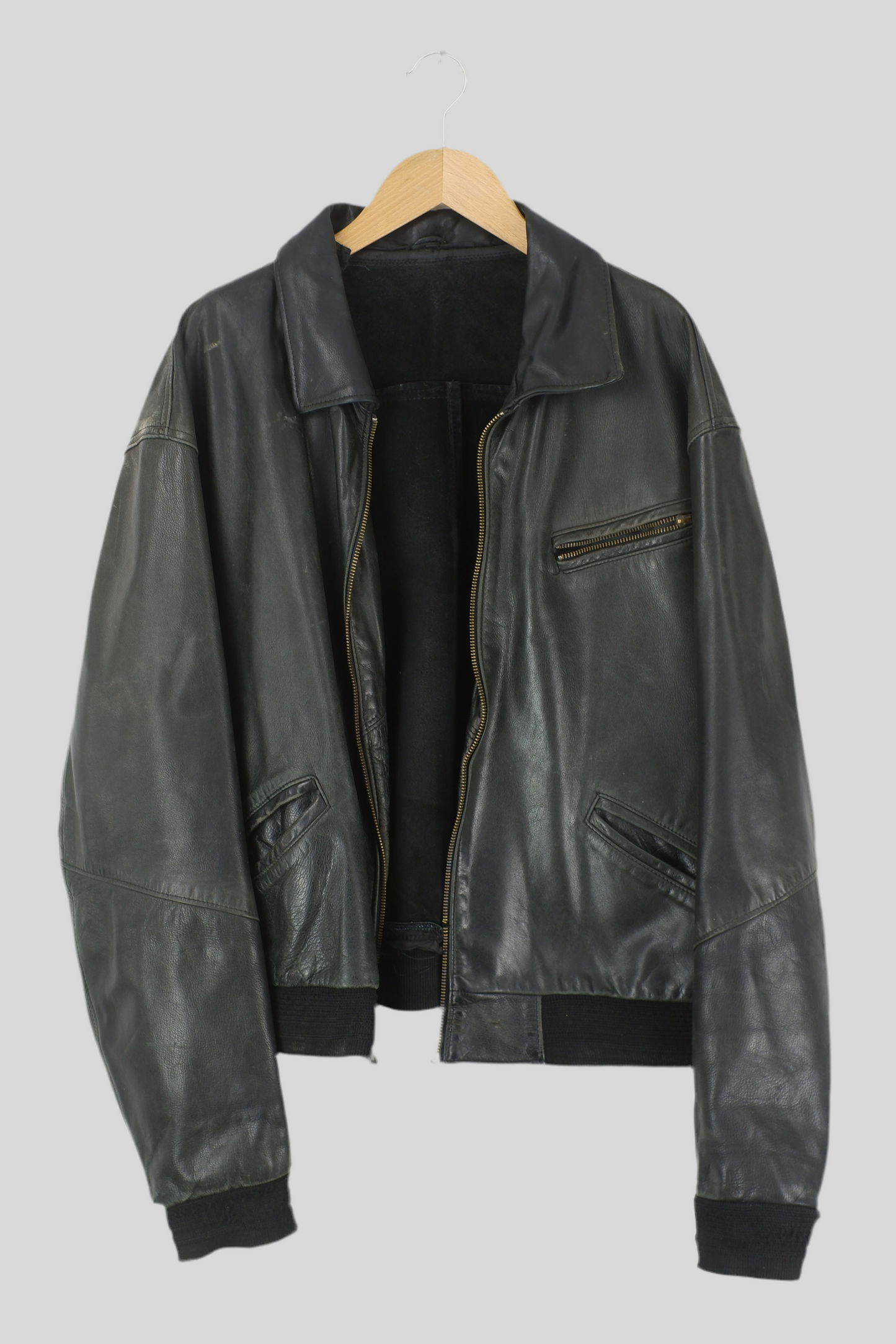 Vtg Bomber / classic black leather jacket