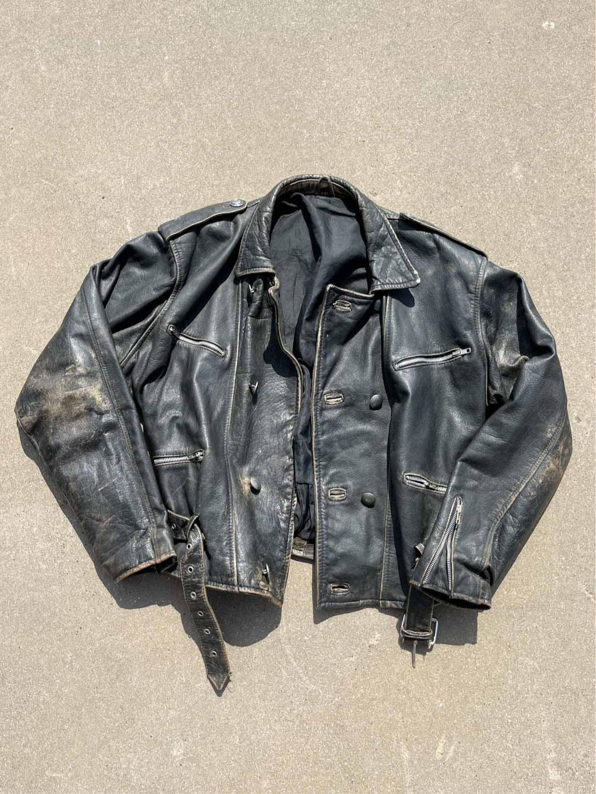 Heavy vintage leather jacket (crazy faded)