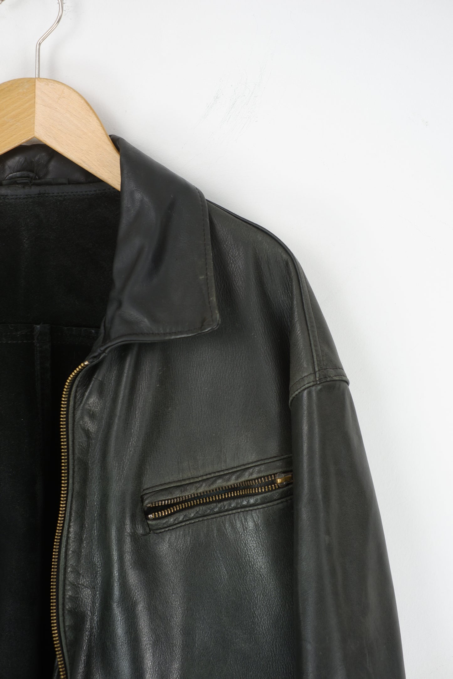 Vtg Bomber / classic black leather jacket
