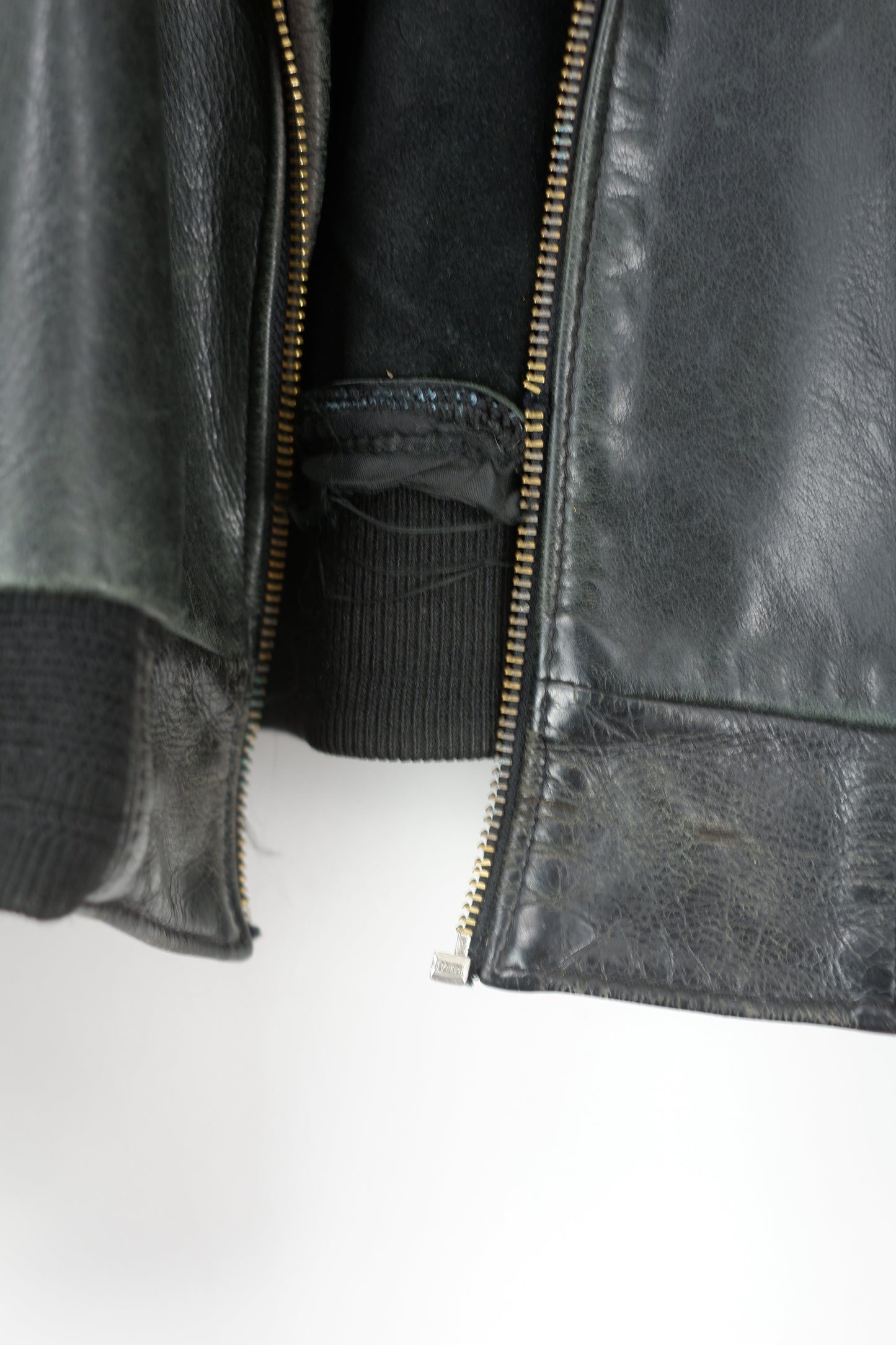 Vtg Bomber / classic black leather jacket