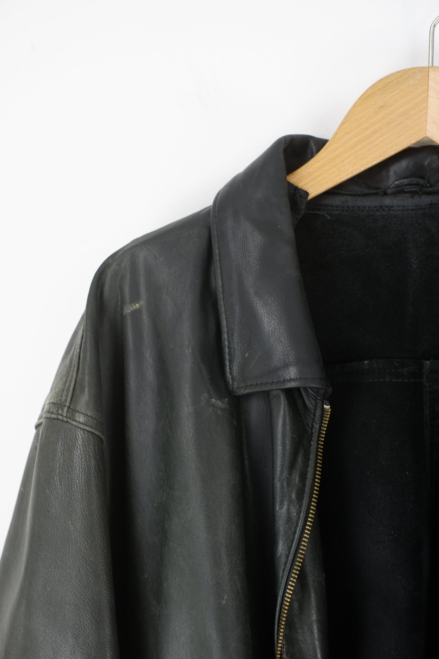 Vtg Bomber / classic black leather jacket
