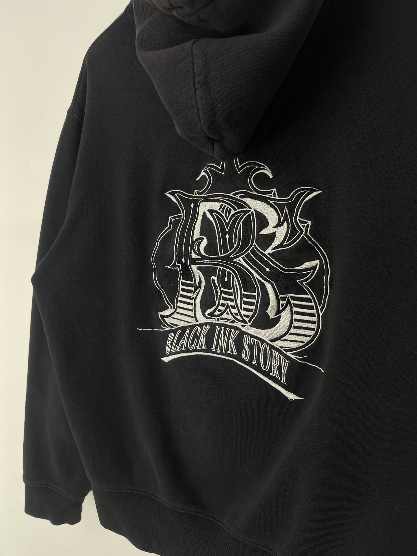 RUSSELL Black Ink Story Hoodie